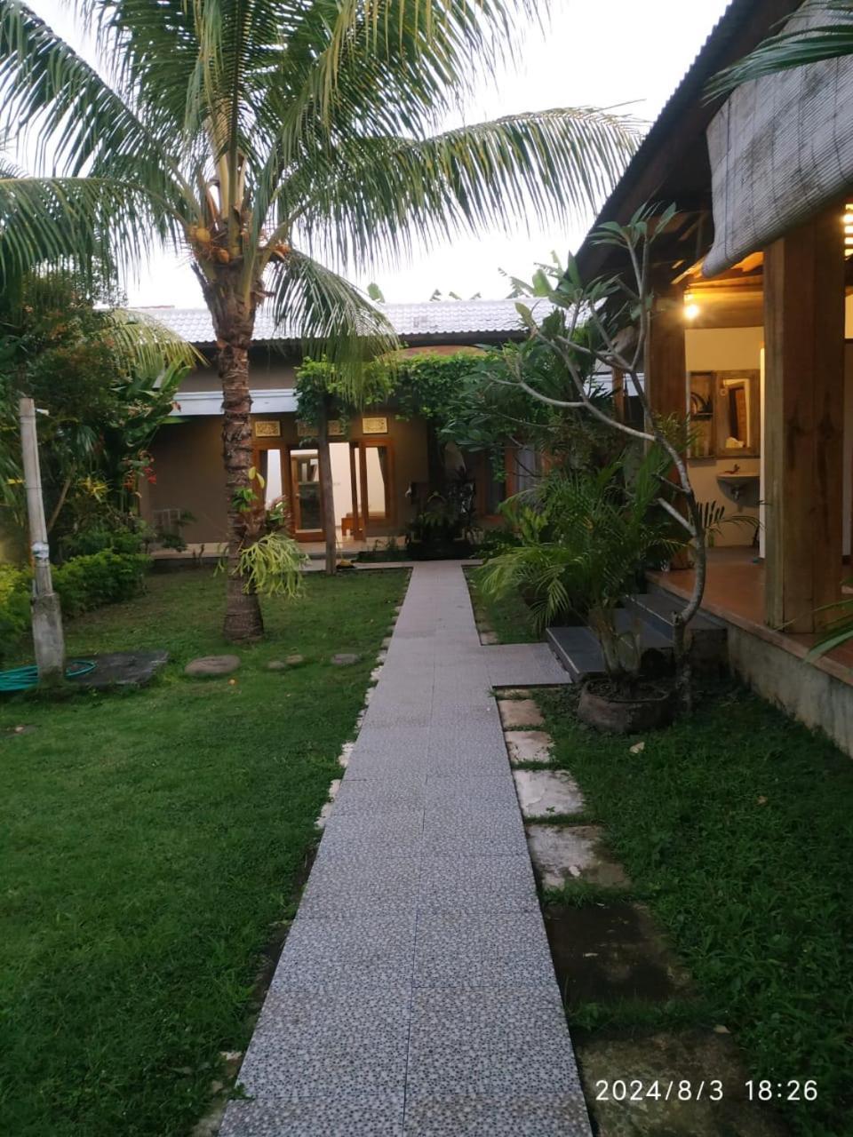 Harris Surf Villa Pulukan Buitenkant foto